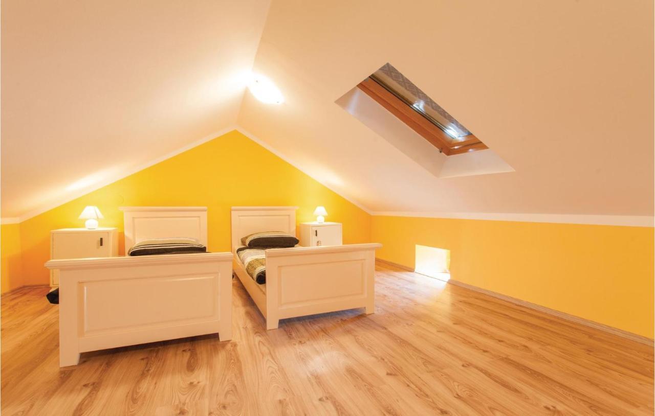 1 Bedroom Beautiful Apartment In Омишаль Экстерьер фото