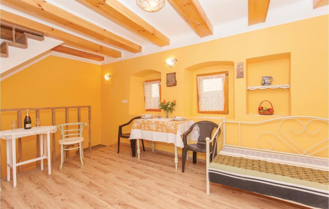 1 Bedroom Beautiful Apartment In Омишаль Экстерьер фото