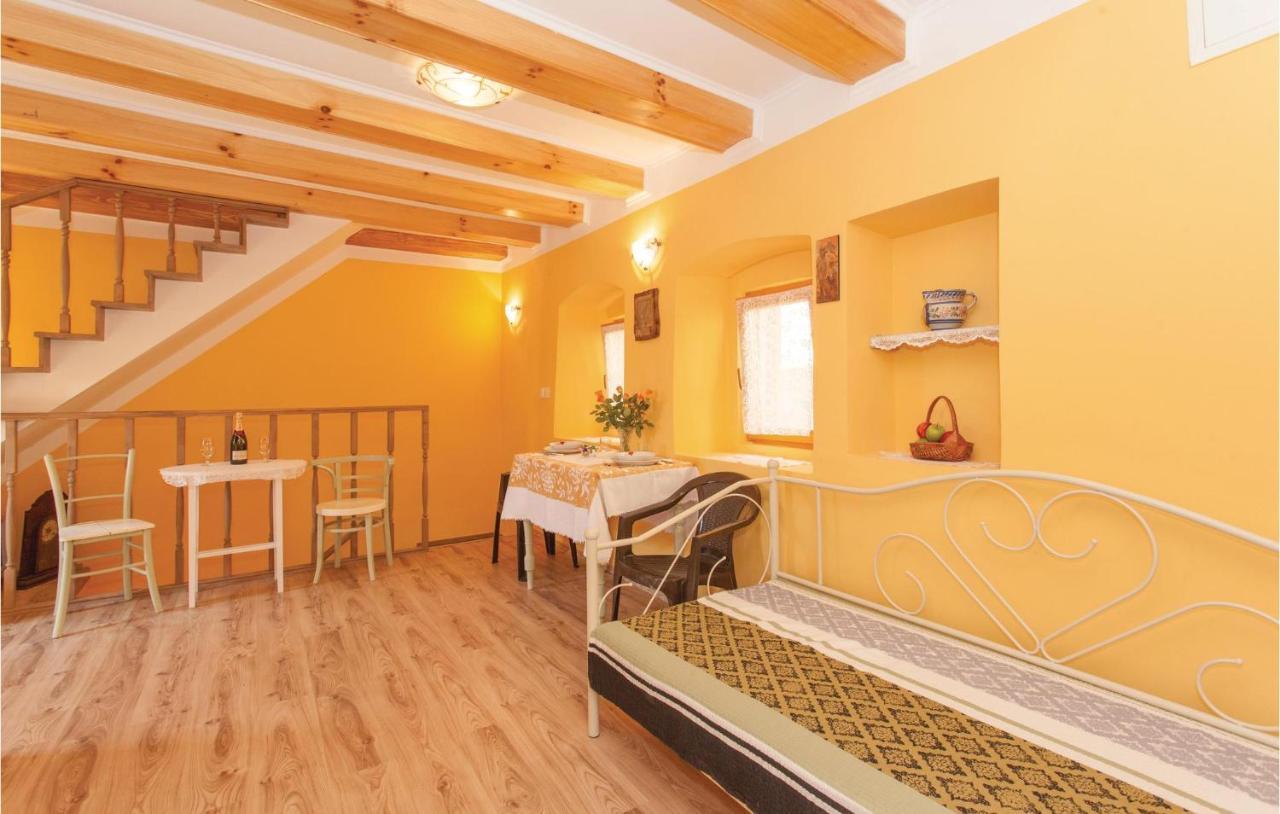 1 Bedroom Beautiful Apartment In Омишаль Экстерьер фото