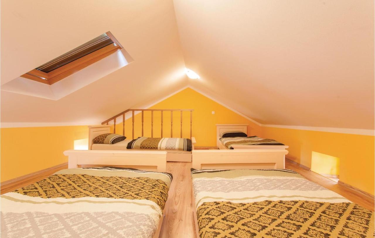 1 Bedroom Beautiful Apartment In Омишаль Экстерьер фото