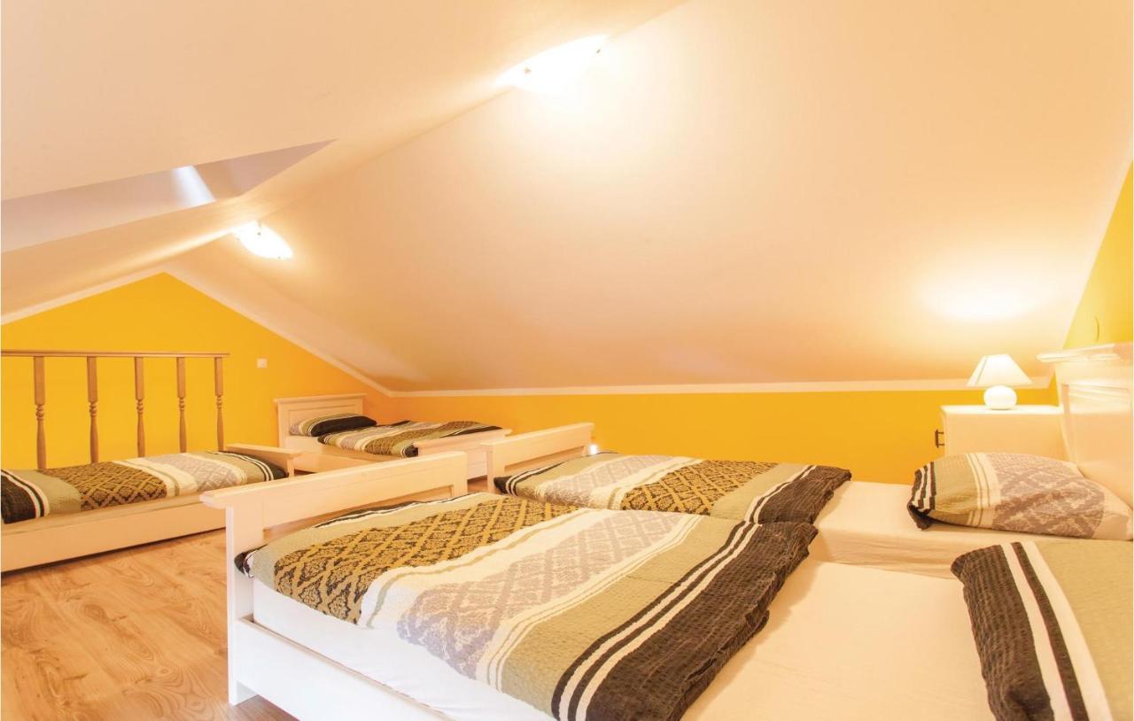 1 Bedroom Beautiful Apartment In Омишаль Экстерьер фото