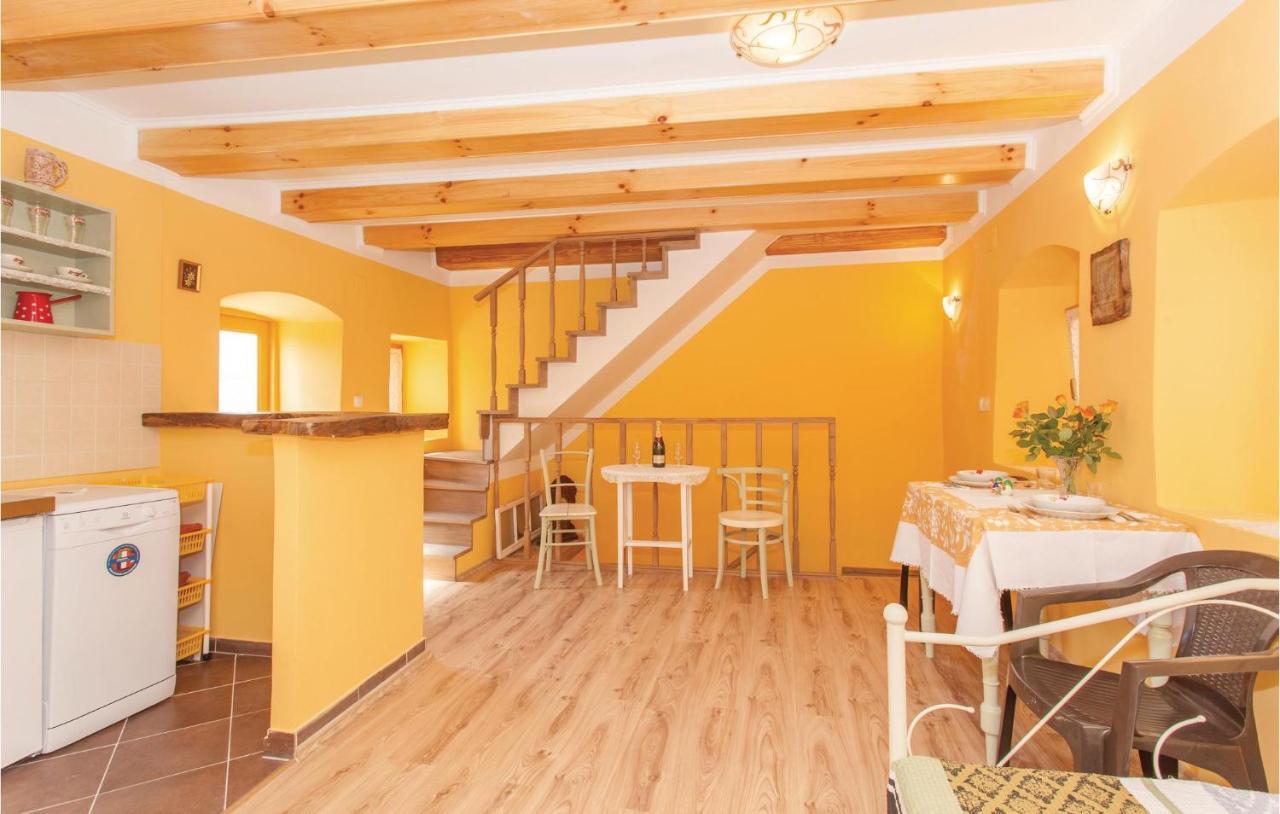 1 Bedroom Beautiful Apartment In Омишаль Экстерьер фото