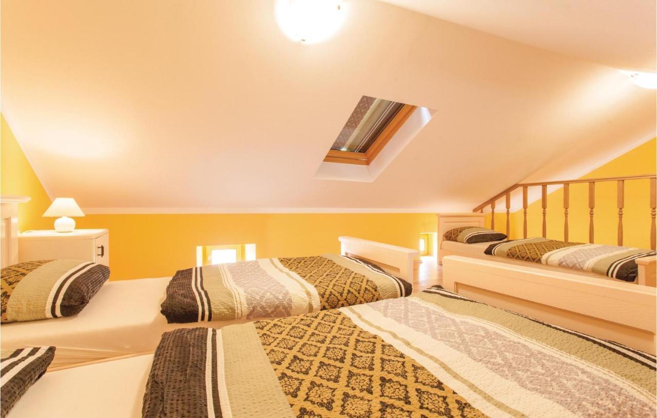 1 Bedroom Beautiful Apartment In Омишаль Экстерьер фото